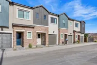 Community Pool & Hiking Trails: Phoenix Condo! Hotel dekat Harkins Theatre - Norterra 14