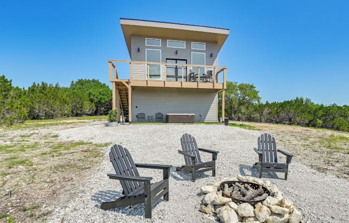 Hot Tub & Valley Views: Hidden Gem in Texas
