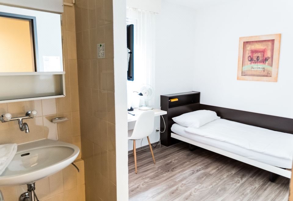 city hostel Geneva sarl