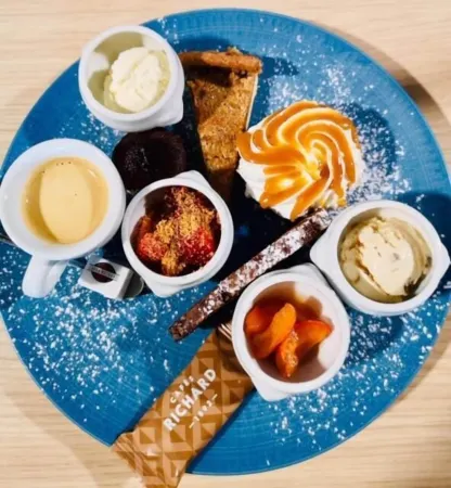 La Chartreuse Logis Hotel Restaurant Отели рядом с достопримечательностью «Musée de Henri Matisse»