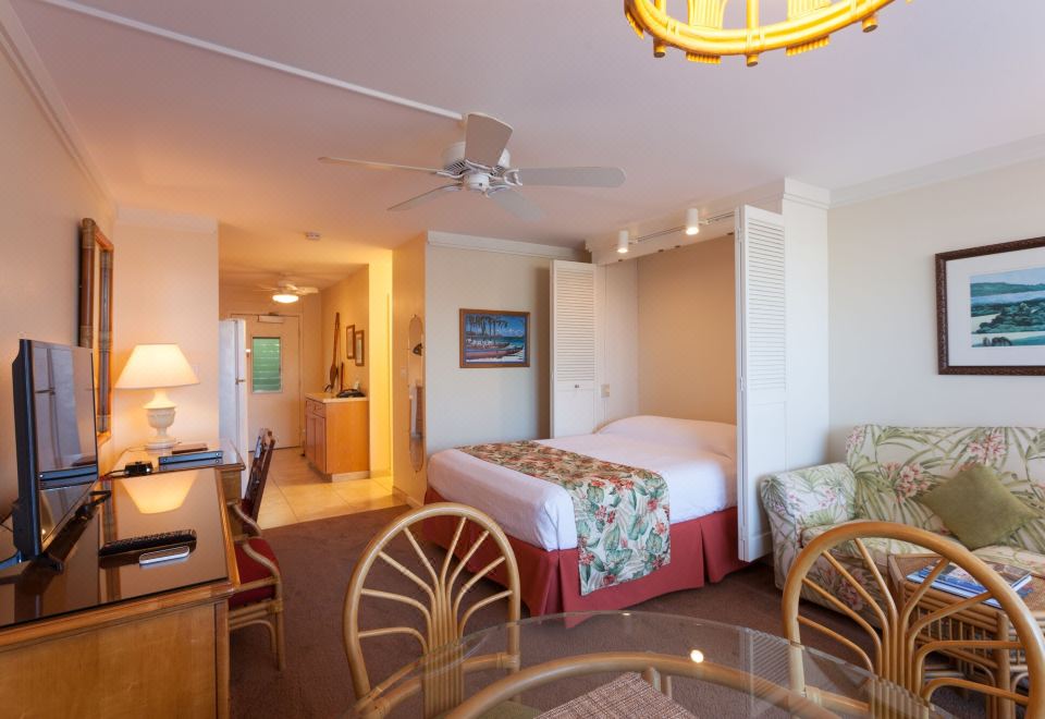 나필리 선셋 비치 프론트 리조트의 해변 풍경