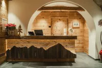 Fiori Dolomites Experience Hotel فنادق في Val di Zoldo