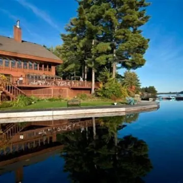 Westwind Inn on the Lake