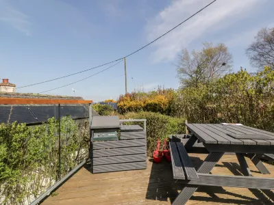 Blackbrae Cabin Hotels near The Stables Bar & Bistro