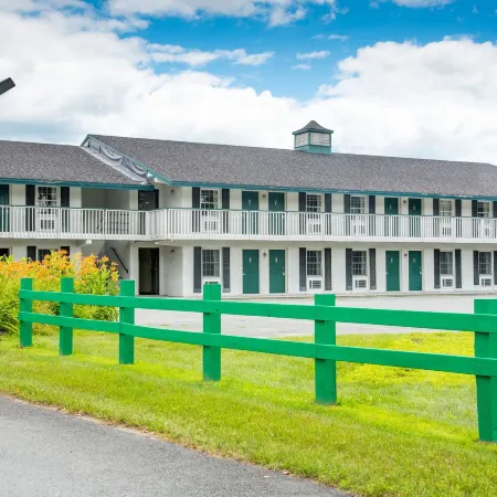 Colonnade Inn