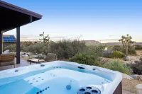 Jackalope Junction-Pool, Hot Tub, Fire Pit, BBQ & Desert Views! 2 Bedroom Home by Redawning Hotels in Pioneertown