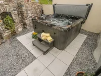 Snowdrop Cottage Hotels in Laugharne