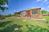 Enchanting Hilltop Cottage in Medicine Park! - 3-Sterne