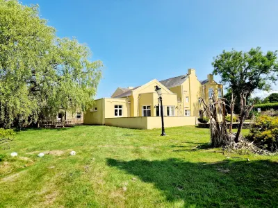 7 Holly Barn Hotels near Bowland Wild Boar Park