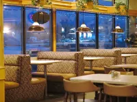 The Ritz Cafe and Motor Inn - parkir