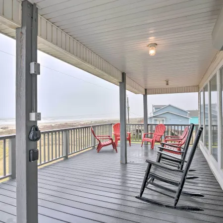 Beachside Living Family Retreat in Galveston