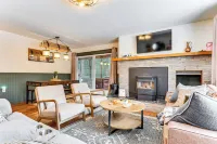Schroon Forested Retreat w/ Sauna & Hot Tub - Homestays