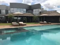 Ives Hotel - Pools