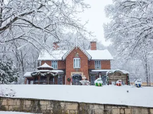 The Steamboat House Bed & Breakfast
