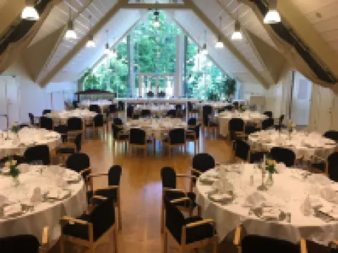 瑪格拉特託普斯加斯特吉弗瓦勒加德酒店 巴斯塔德酒店