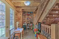 Expansive Group Getaway 11 Mi to Lancaster! - Balkoner