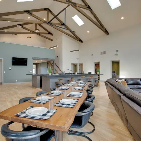 Game Room, Fireplaces, on-Site Lake! Kaufman Home
