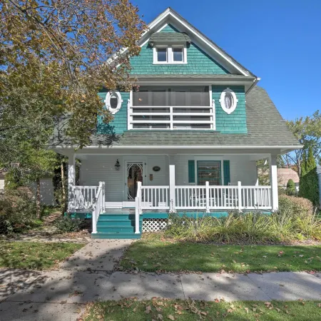 Luxe Lake Geneva Retreat in Downtown!