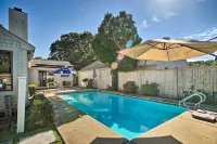 2 Mi to Beach: Retreat w/ Pool & Grill in Mashpee! - プール
