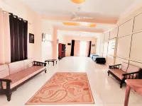 ยูบิกซ์ โฮม ริชิเกช - โฮสเทล