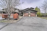 2 Mi to Donner Lake: Walkable Truckee Condo! - parking