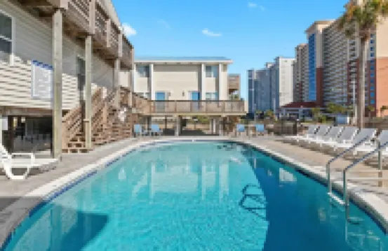 2BR Retreat with Pool, Near Beach and The Hangout