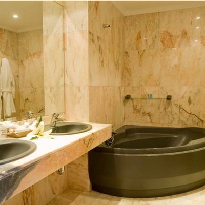 Suite La Cueva Park Promo Code
