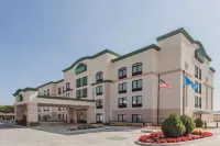 La Quinta Inn & Suites by Wyndham Tulsa Midtown - 2-Star