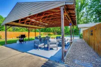 Pet-Friendly Clarksville Home w/ Central A/C - parking