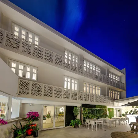Trópica Beach Hotel