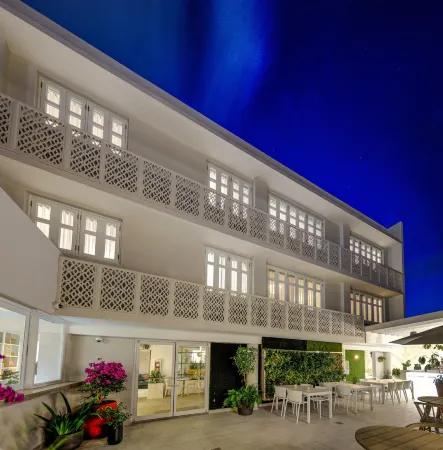 Trópica Beach Hotel