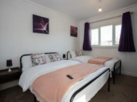 Renfrew House Hotels in Bolton