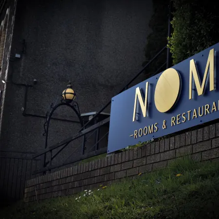 Nomi Rooms & Restaurant Отели рядом с достопримечательностью «Замок Долбадарн»