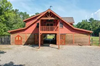 Barn-Style Georgia Vacation Rental - Pet Friendly! - Apartments