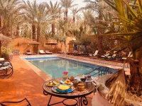Riad le Petit Jardin - مسبح