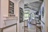 Floating Home on Columbia River w/ Provided Kayaks - balcony