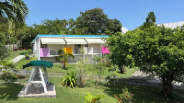 3 min from the beach! Lovely single-storey Ixora rental with terrace and balcony