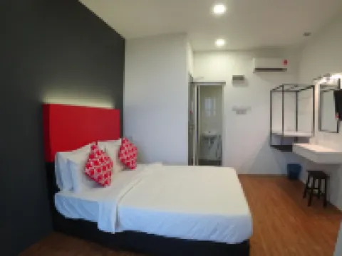 The Red Hotel Hotel di Tanjung Dua Belas