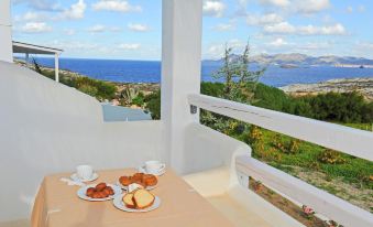 Sarakiniko View Studios