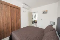 Cozy 2-Bedroom Retreat with Pool Access - Apartments