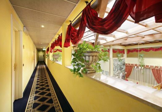 호텔 모텔 델 두카