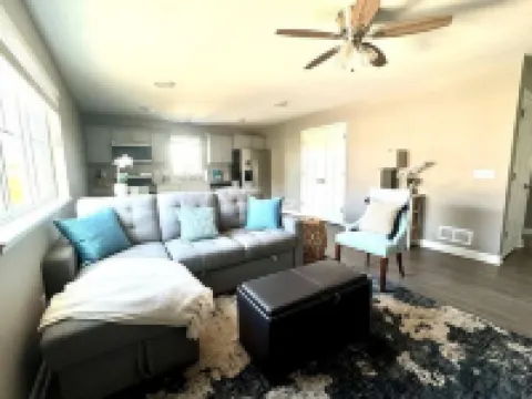 "Lil' Castle Pines" - Cozy 1-bedroom loft in quiet neighborhood!