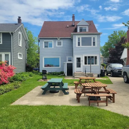 Spacious 5-bedroom house with room for 3 families & pups, in charming Ashtabula