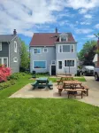 Spacious 5-bedroom house with room for 3 families & pups, in charming Ashtabula - Wifi