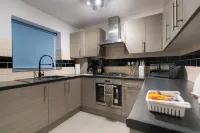 D'Luxe 5 Beds Home in Twickenham London