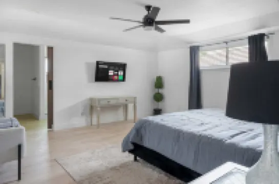 The Belvedere Pet Friendly Spacious Yard