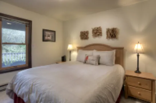 Spacious Condo with Pool and Hot Tub - Inviting Family Retreat