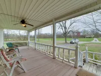Peaceful Hazel Cottage w/ Deck & Yard! Hotels in Calloway County