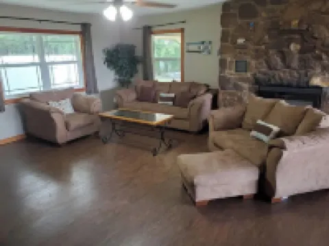Relaxing Family-Friendly Cabin with Sprawling Deck & Fun-filled Game Room