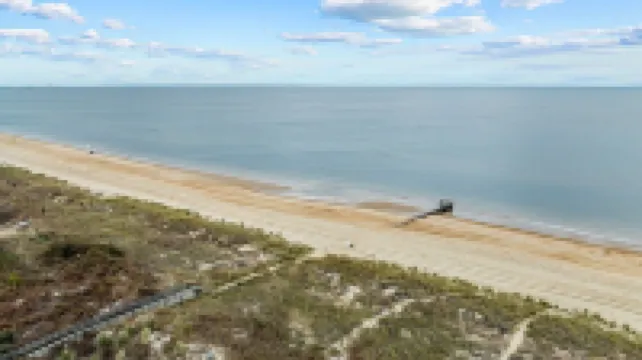 Cozy 3BD Beachfront - Foosball & Yard Games w/ BBQ